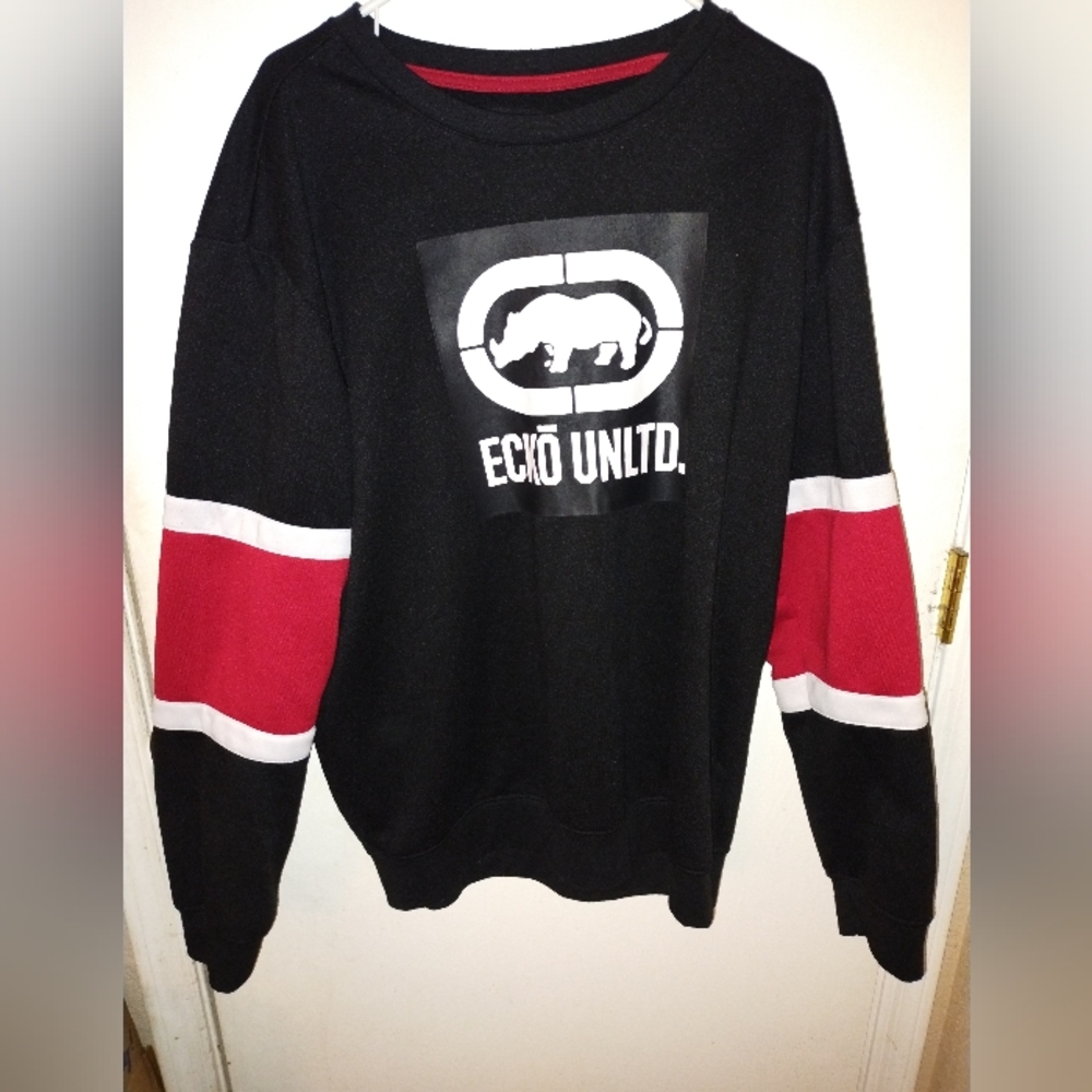 Eckõ Unltd. Size XL. Black, red and white.